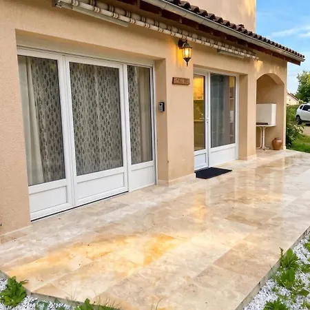 Apartamento Rénové à Avec Terrasse 40 M² Lapte